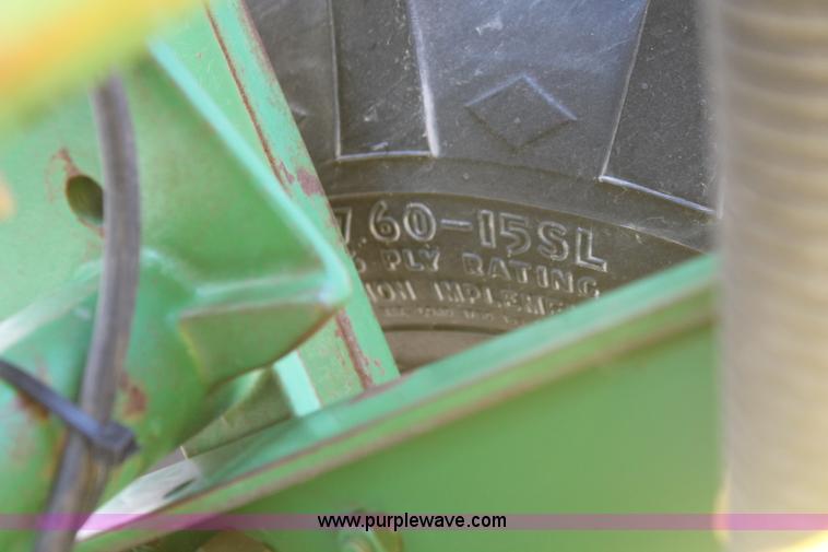 image for item H5720 2000 John Deere 1720 Integral Stack-Fold planter