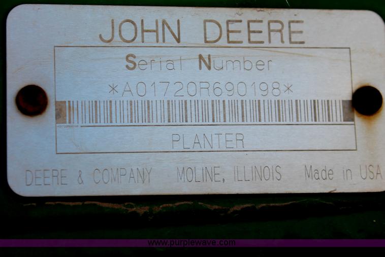 image for item H5720 2000 John Deere 1720 Integral Stack-Fold planter