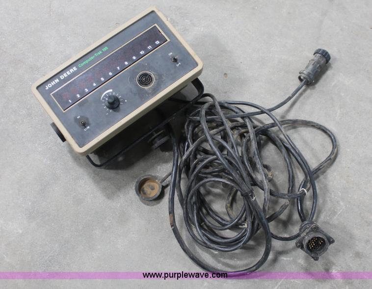 image for item H5720 2000 John Deere 1720 Integral Stack-Fold planter