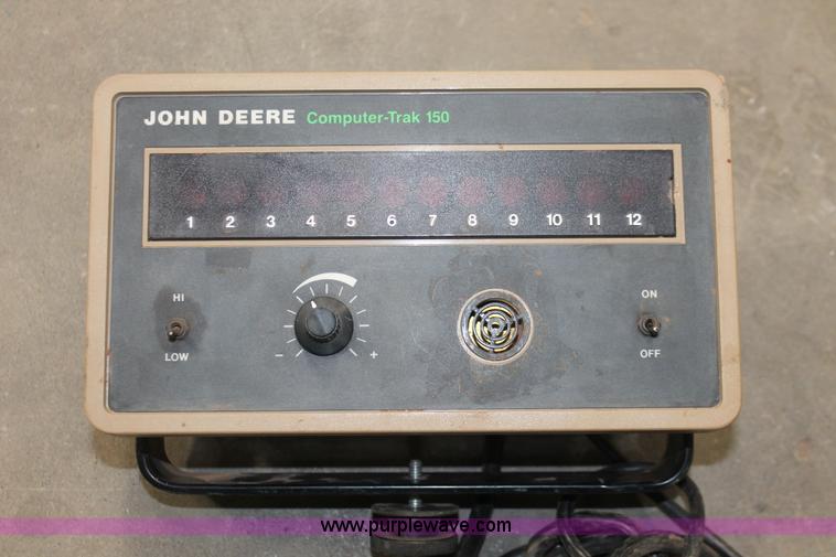 image for item H5720 2000 John Deere 1720 Integral Stack-Fold planter