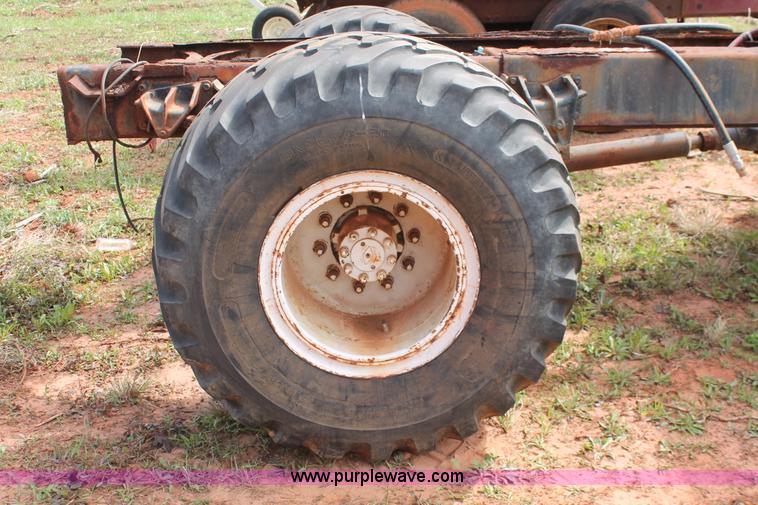 image for item H5727 1999 International 4700 truck cab and chassis