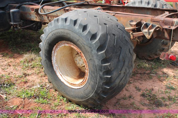 image for item H5727 1999 International 4700 truck cab and chassis