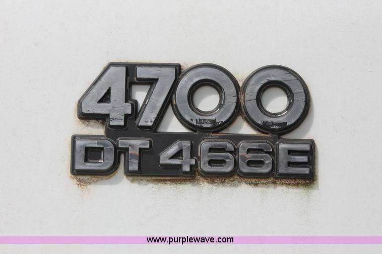 image for item H5727 1999 International 4700 truck cab and chassis