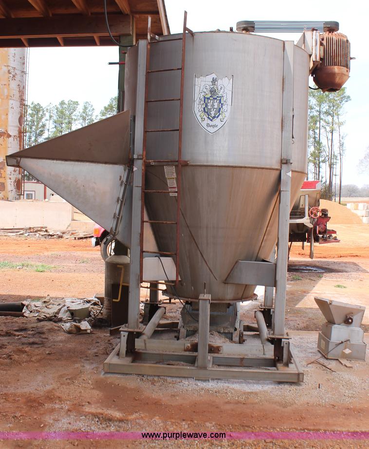 image for item H5737 Doyle 10 ton blender