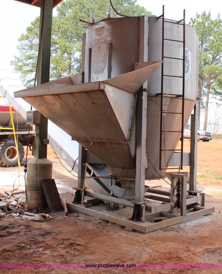 image for item H5737 Doyle 10 ton blender