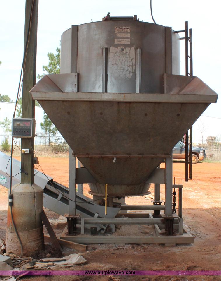 image for item H5737 Doyle 10 ton blender