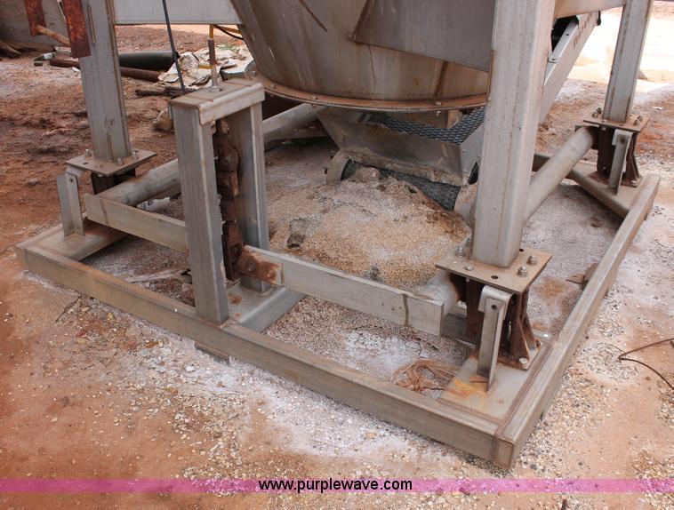 image for item H5737 Doyle 10 ton blender