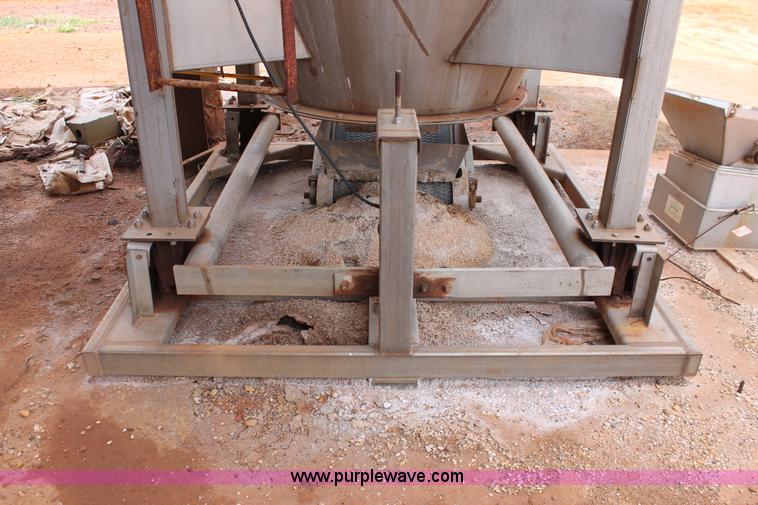 image for item H5737 Doyle 10 ton blender