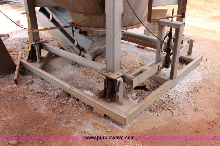 image for item H5737 Doyle 10 ton blender