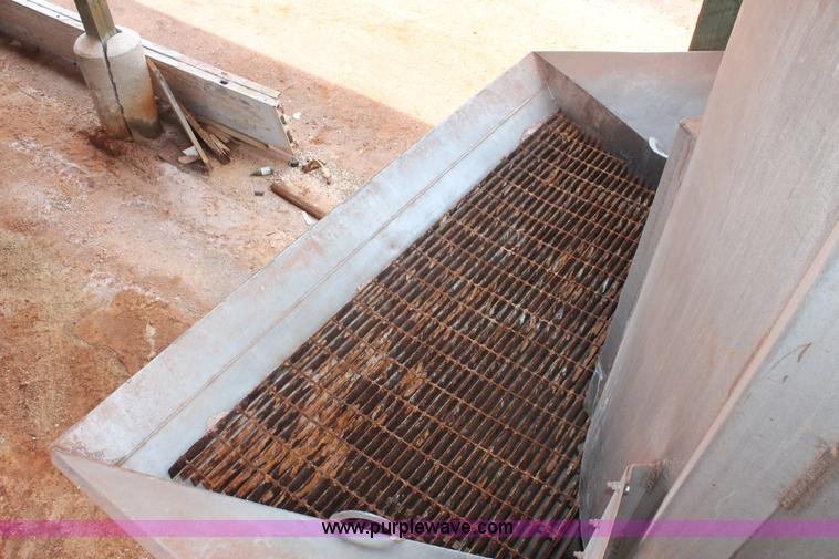 image for item H5737 Doyle 10 ton blender