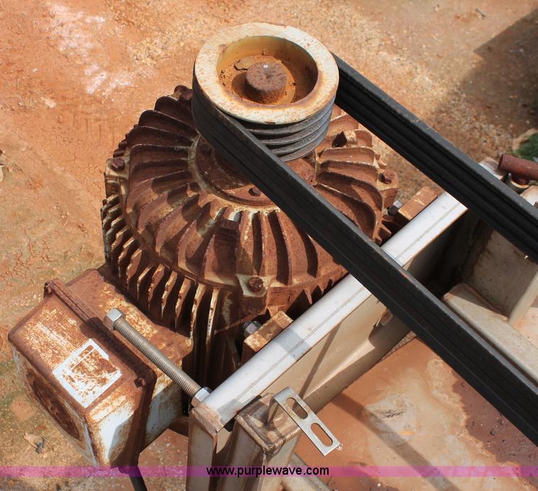 image for item H5737 Doyle 10 ton blender