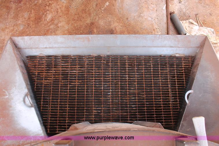 image for item H5737 Doyle 10 ton blender