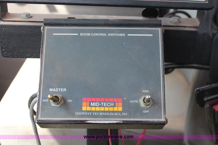 image for item H5739 1998 International 8100 spreader truck