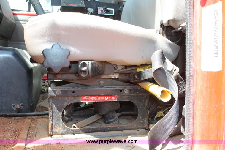 image for item H5739 1998 International 8100 spreader truck