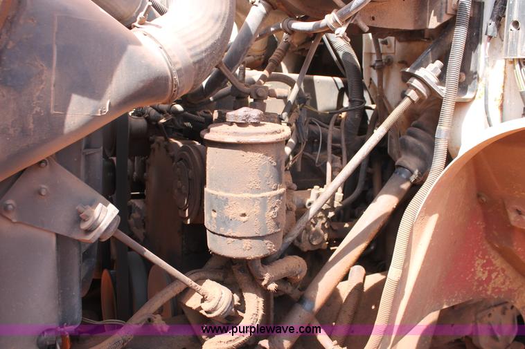 image for item H5739 1998 International 8100 spreader truck