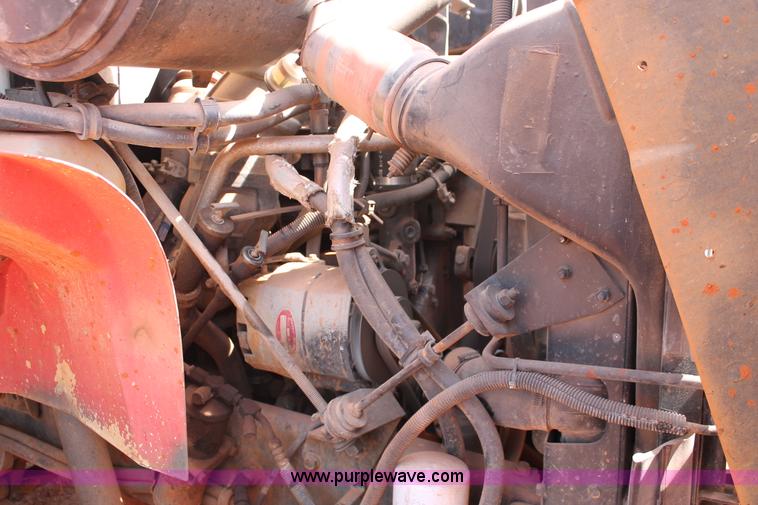 image for item H5739 1998 International 8100 spreader truck