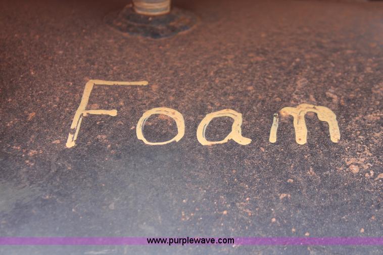 image for item H5739 1998 International 8100 spreader truck