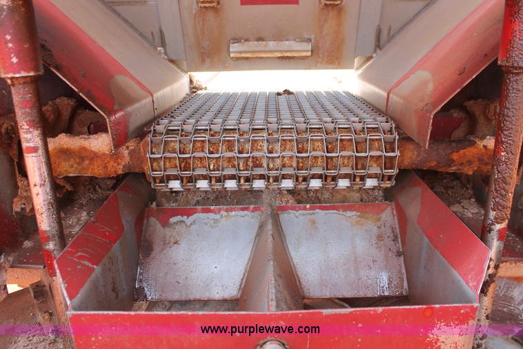 image for item H5739 1998 International 8100 spreader truck