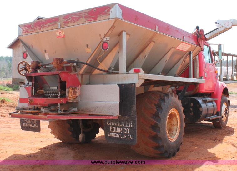 image for item H5739 1998 International 8100 spreader truck