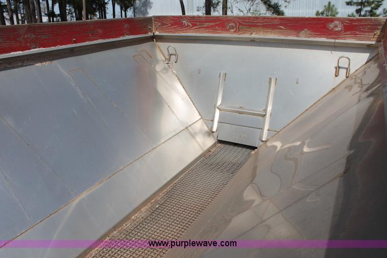 image for item H5739 1998 International 8100 spreader truck