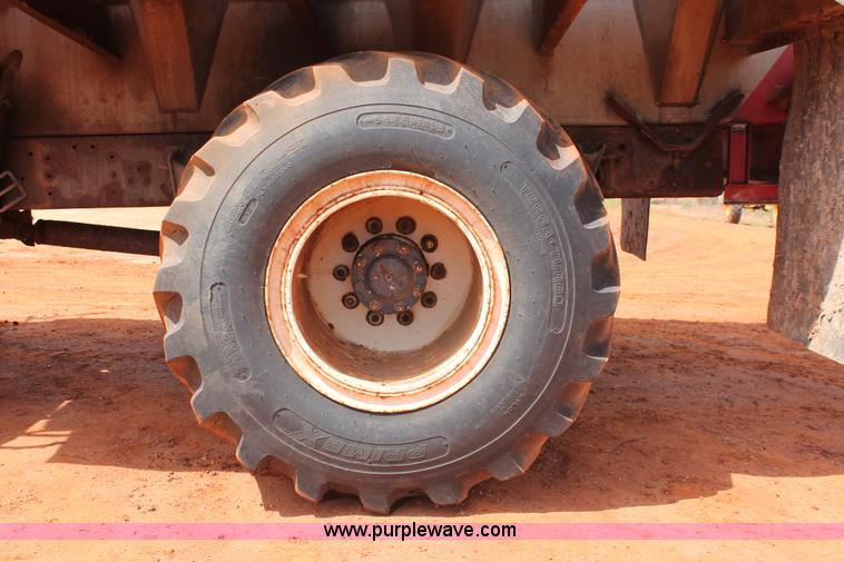 image for item H5739 1998 International 8100 spreader truck