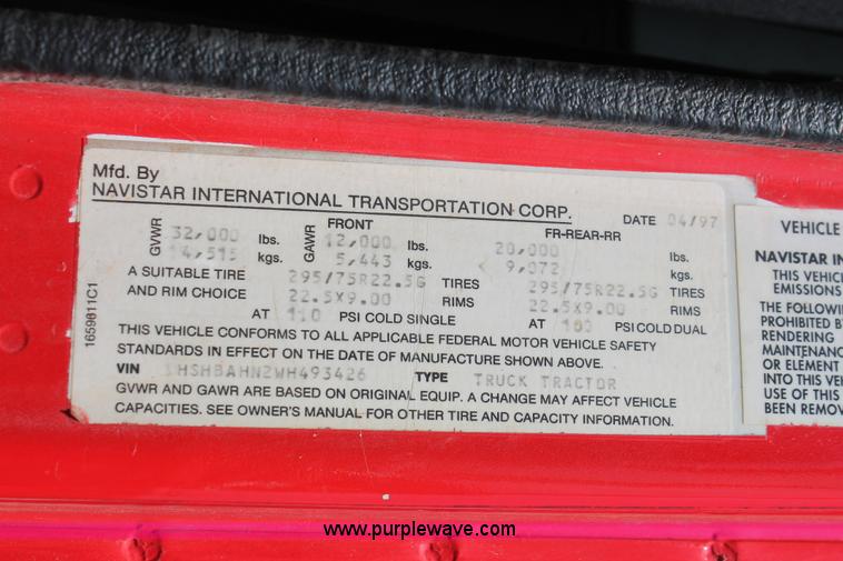 image for item H5739 1998 International 8100 spreader truck