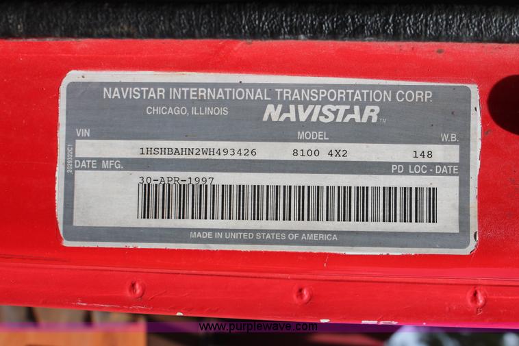 image for item H5739 1998 International 8100 spreader truck