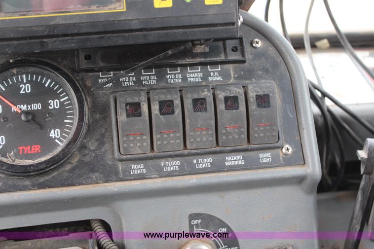 image for item H6155 1998 Tyler Patriot WT self-propelled sprayer