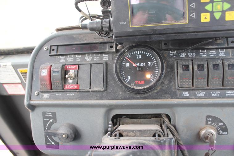 image for item H6155 1998 Tyler Patriot WT self-propelled sprayer