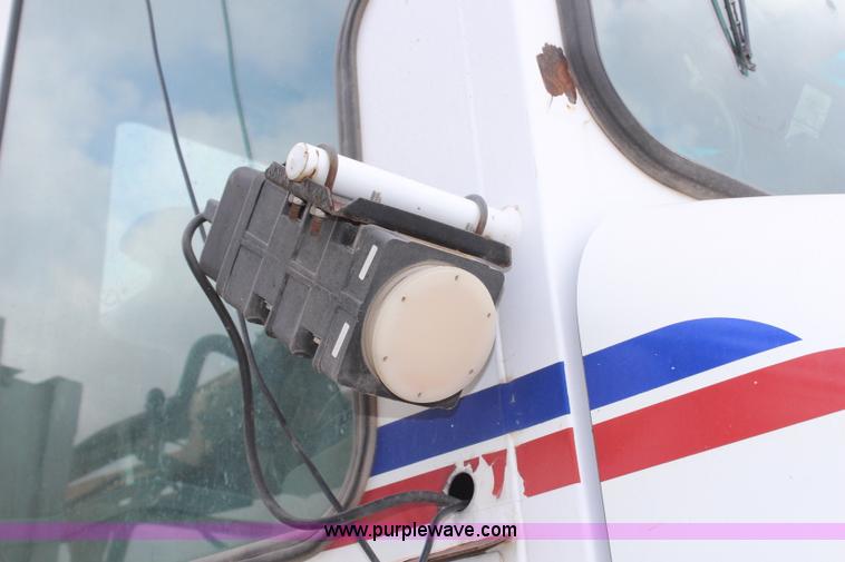 image for item H6155 1998 Tyler Patriot WT self-propelled sprayer