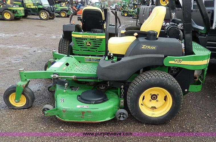 image for item H6194 2005 John Deere 757 Z-Trak lawn mower