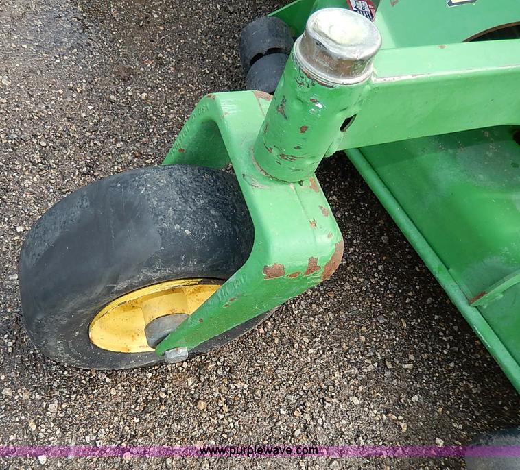 image for item H6194 2005 John Deere 757 Z-Trak lawn mower