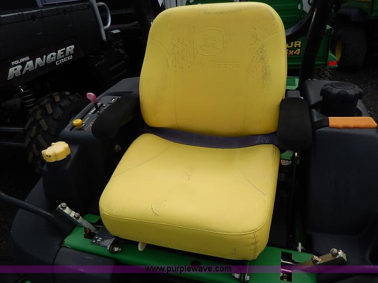 image for item H6194 2005 John Deere 757 Z-Trak lawn mower