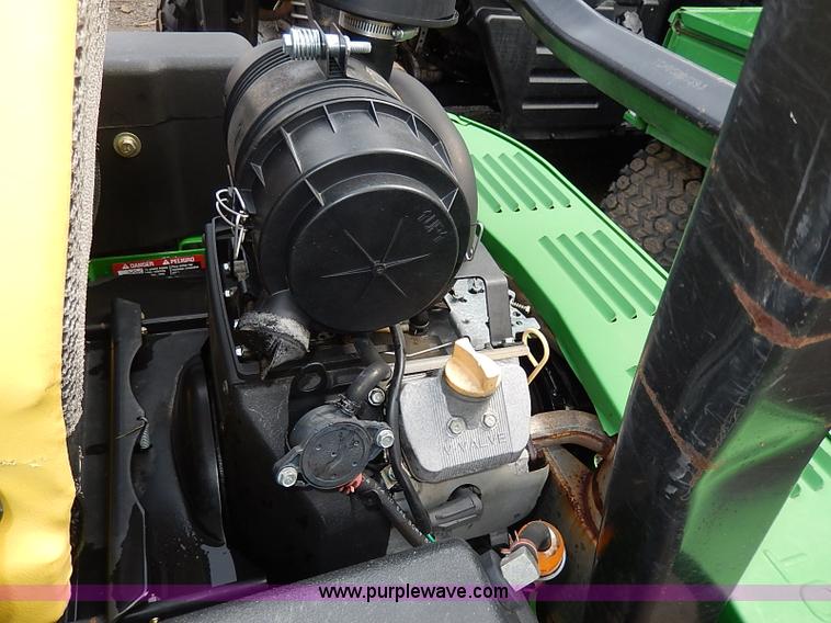 image for item H6194 2005 John Deere 757 Z-Trak lawn mower