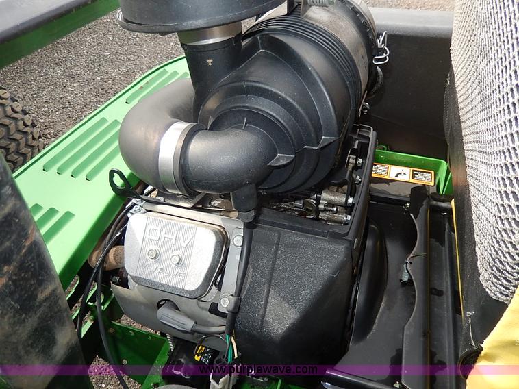 image for item H6194 2005 John Deere 757 Z-Trak lawn mower
