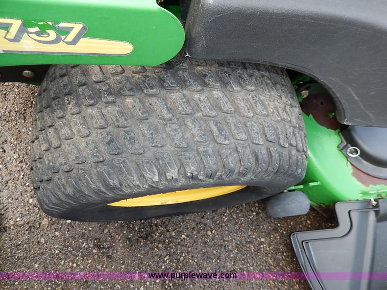 image for item H6194 2005 John Deere 757 Z-Trak lawn mower