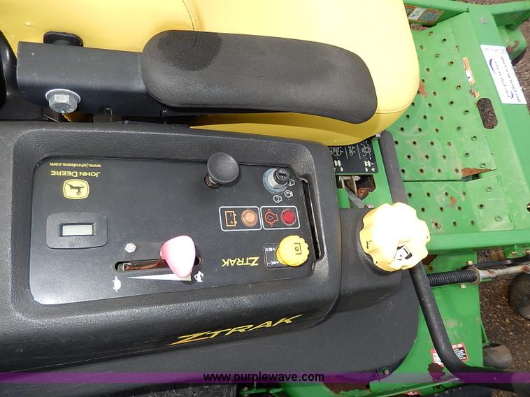 image for item H6194 2005 John Deere 757 Z-Trak lawn mower