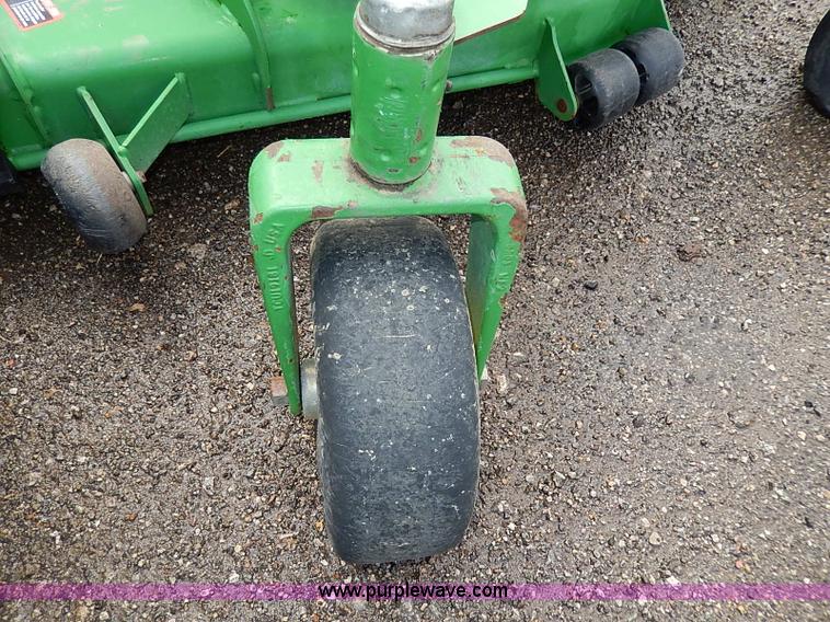 image for item H6194 2005 John Deere 757 Z-Trak lawn mower