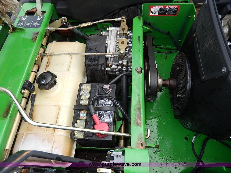 image for item H6194 2005 John Deere 757 Z-Trak lawn mower