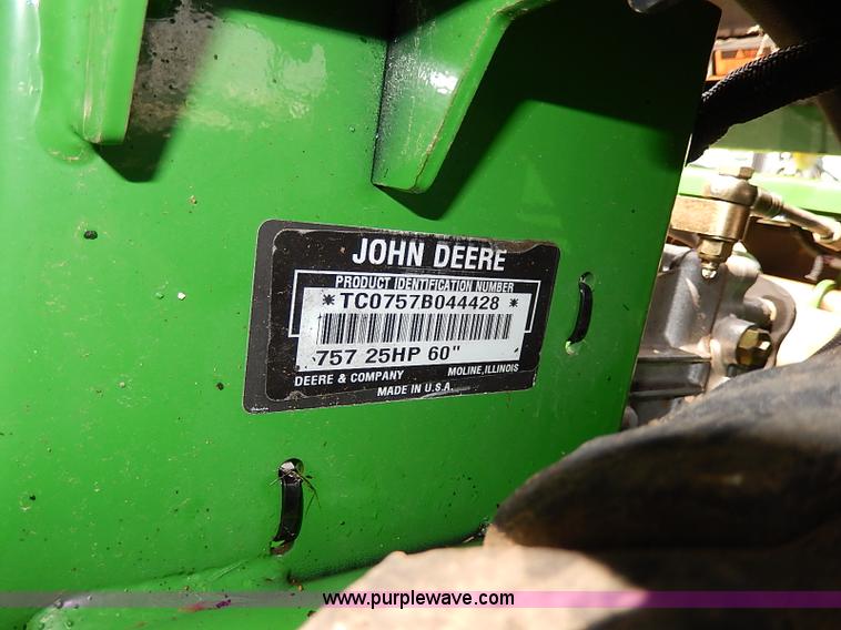image for item H6194 2005 John Deere 757 Z-Trak lawn mower