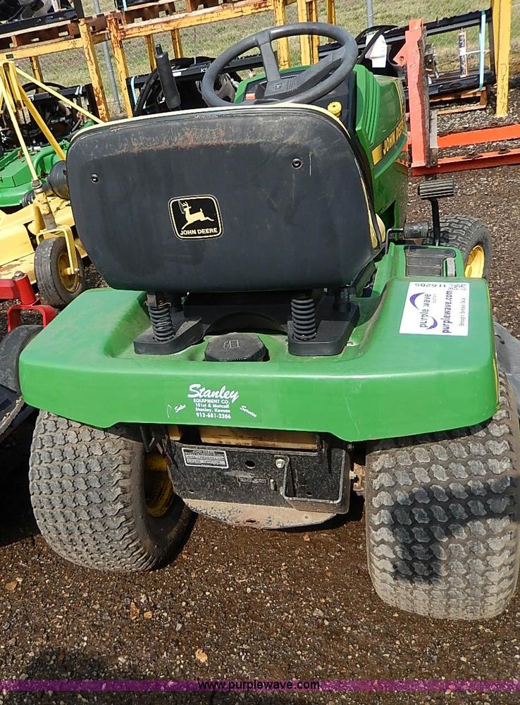 image for item H6205 1993 John Deere LX178 lawn mower