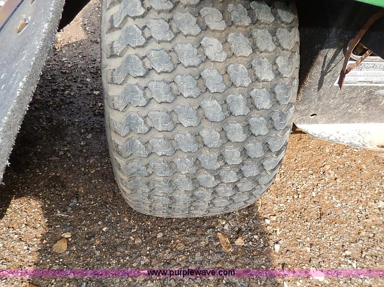 image for item H6205 1993 John Deere LX178 lawn mower