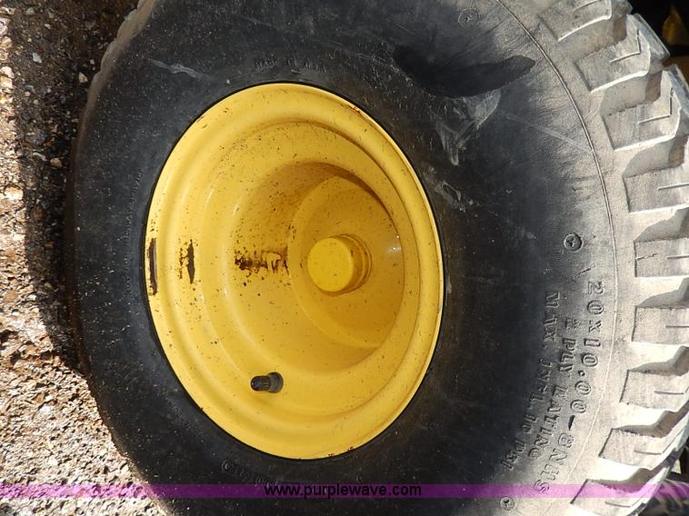 image for item H6205 1993 John Deere LX178 lawn mower