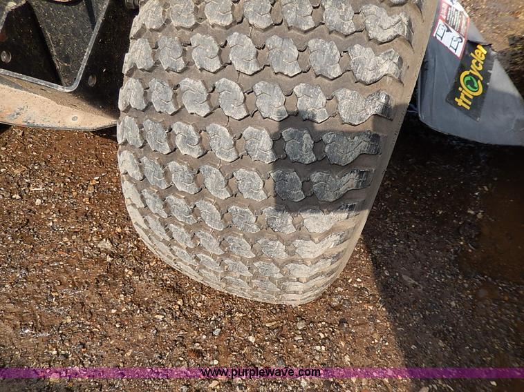 image for item H6205 1993 John Deere LX178 lawn mower