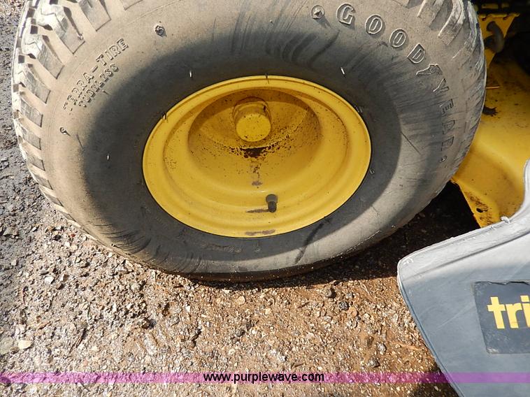 image for item H6205 1993 John Deere LX178 lawn mower