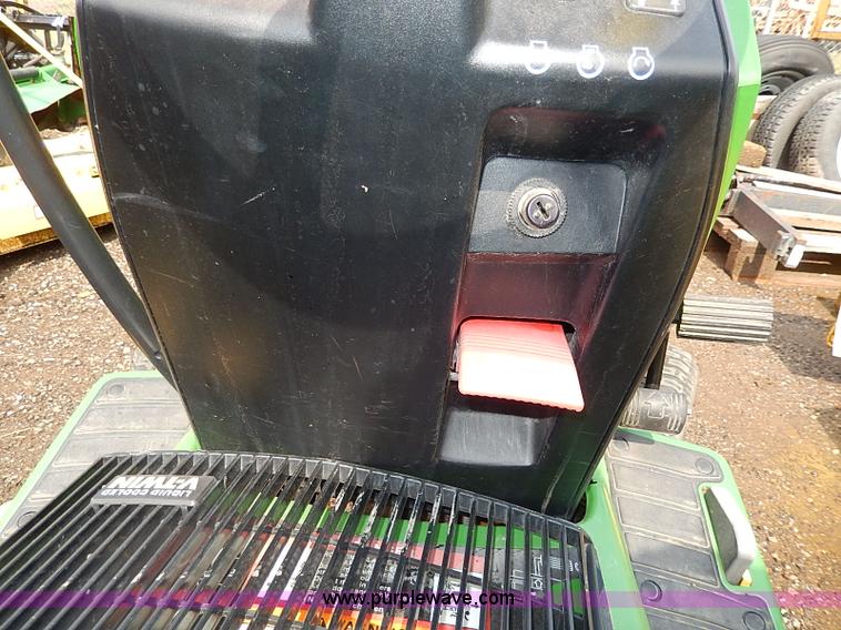 image for item H6205 1993 John Deere LX178 lawn mower