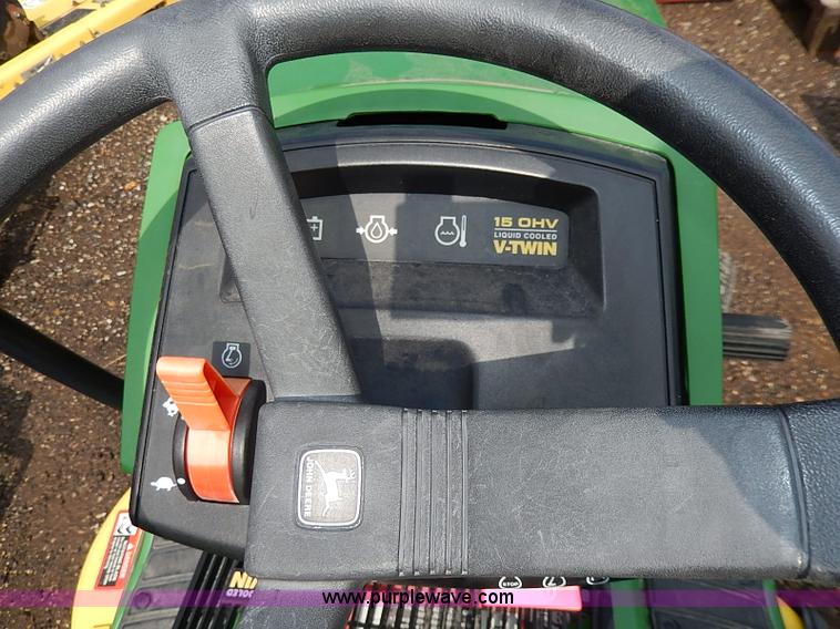 image for item H6205 1993 John Deere LX178 lawn mower