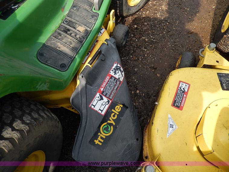 image for item H6205 1993 John Deere LX178 lawn mower