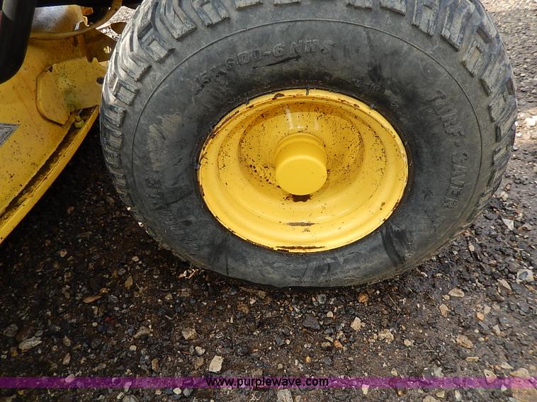 image for item H6205 1993 John Deere LX178 lawn mower