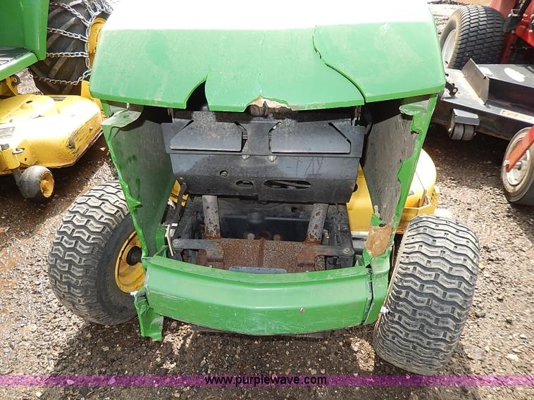 image for item H6205 1993 John Deere LX178 lawn mower